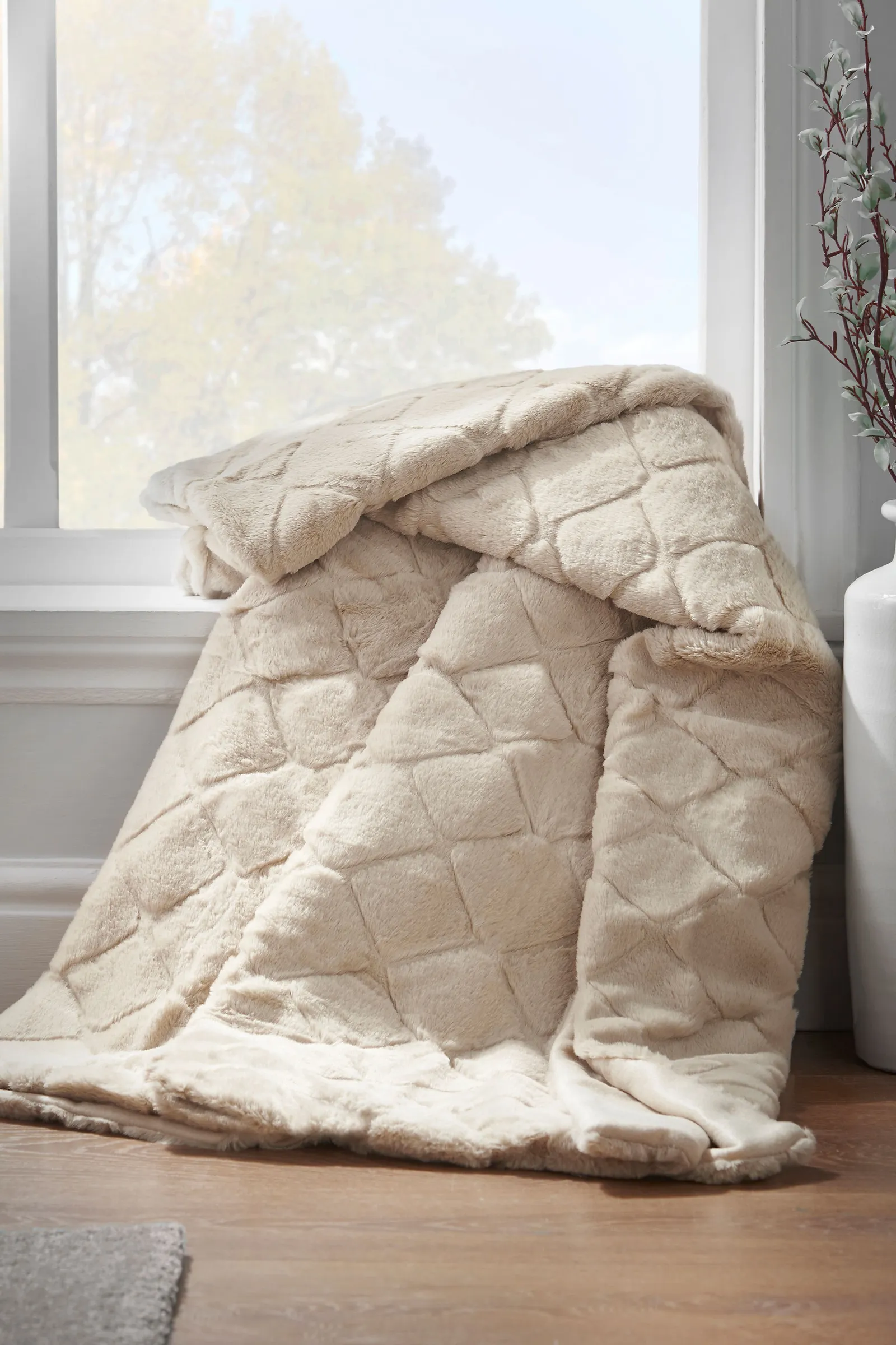 Catherine Lansfield 'Cosy Diamond' Blanket Throw in Natural