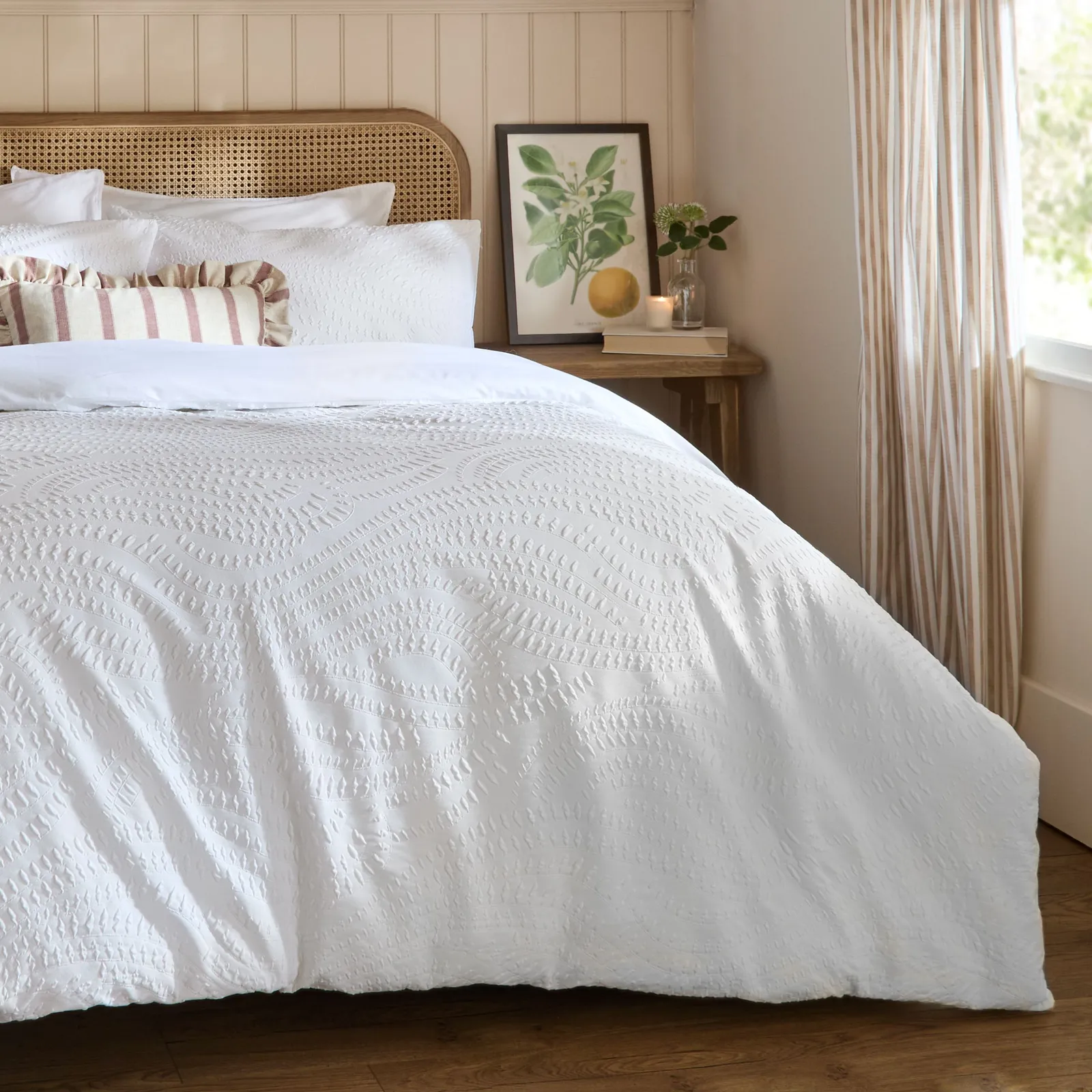 Wylder Georgia Heat Pressed Duvet Cover Set in White 4