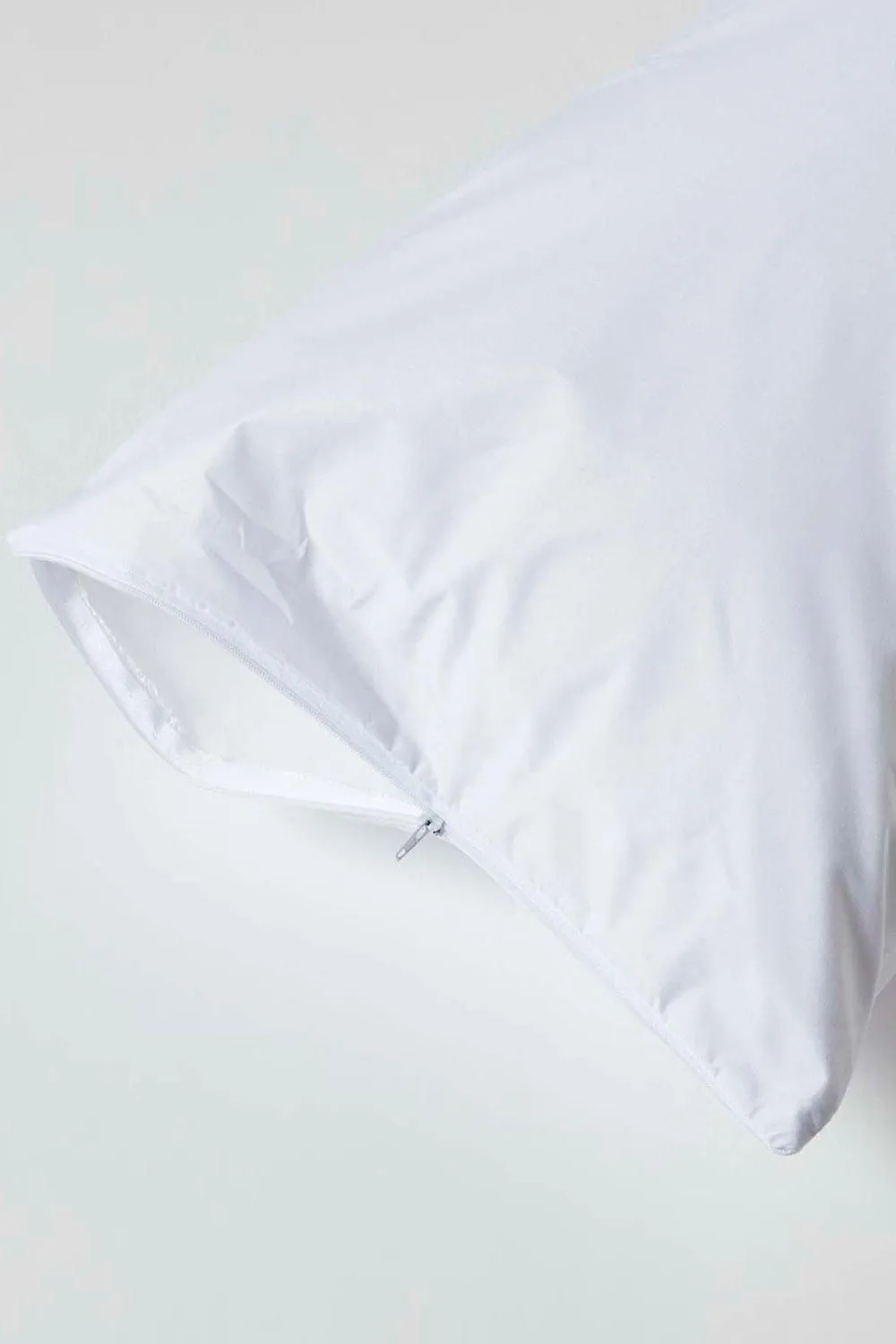 Homescapes Waterproof Pillow Protectors 40 x 80 cm, Pack of 4 in White 4