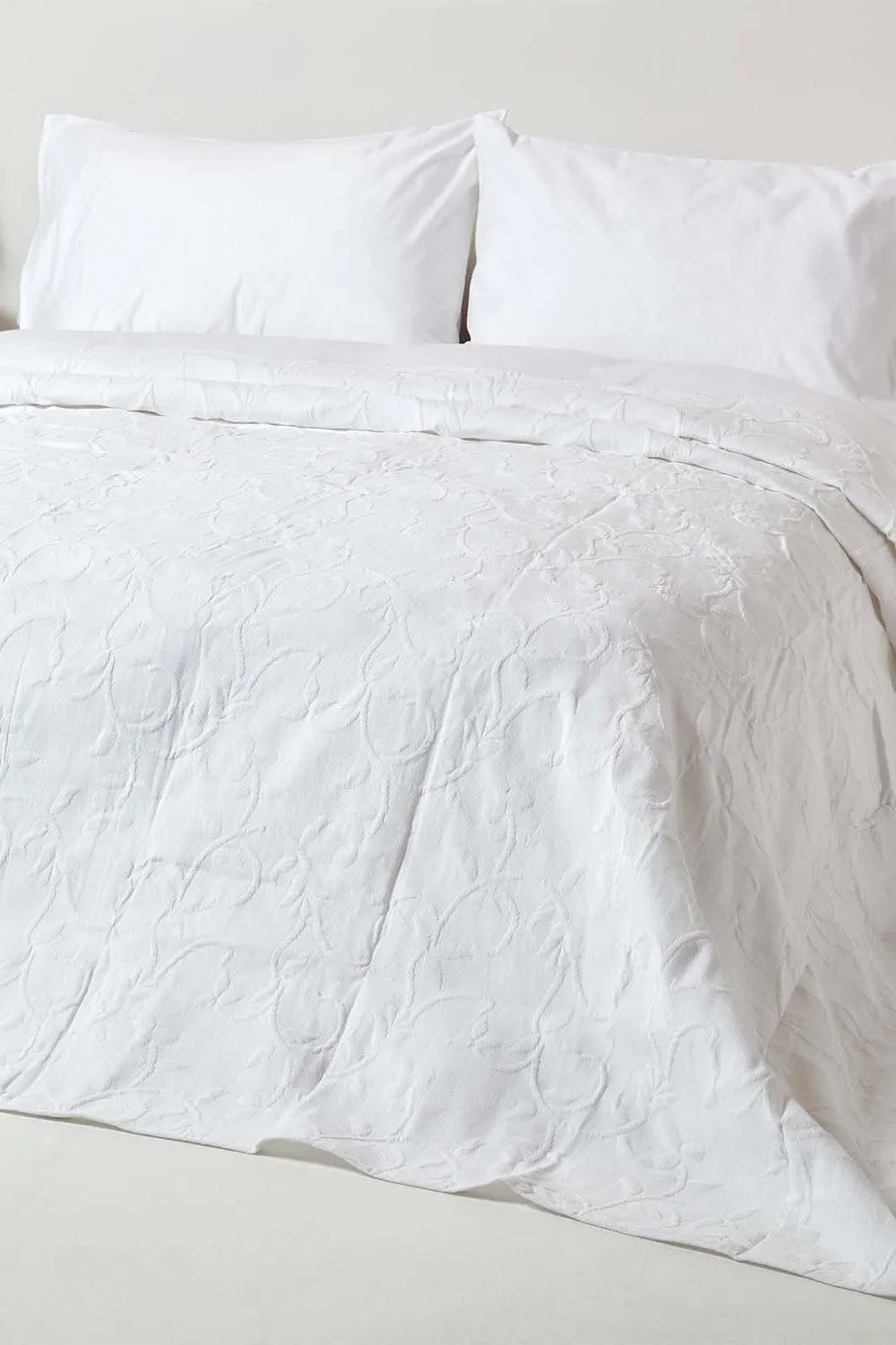 Homescapes Cotton Rich Floral Pattern Bedspread in White