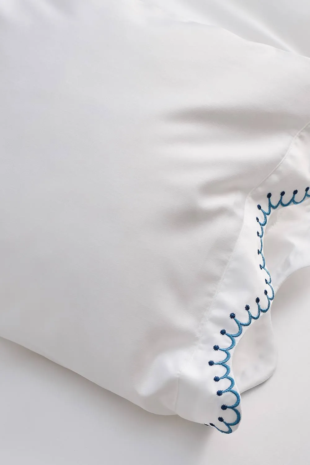 CHRISTY 'Lucerne Scallop' Luxury Cotton Sateen Standard Pillowcase Pair in Blue 4