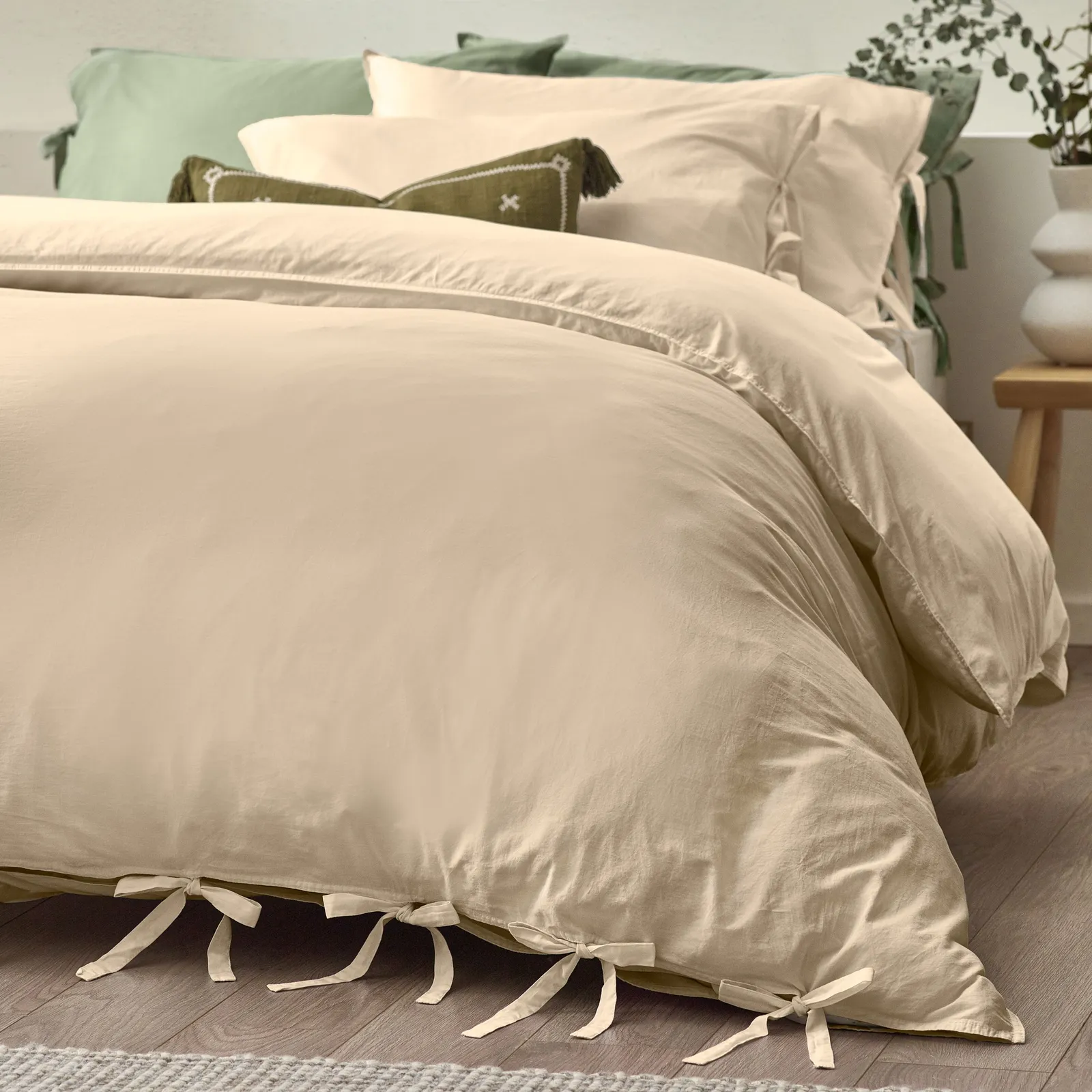 Yard Mallow Bow Tie 100% Cotton Duvet Cover Set in Beige 3