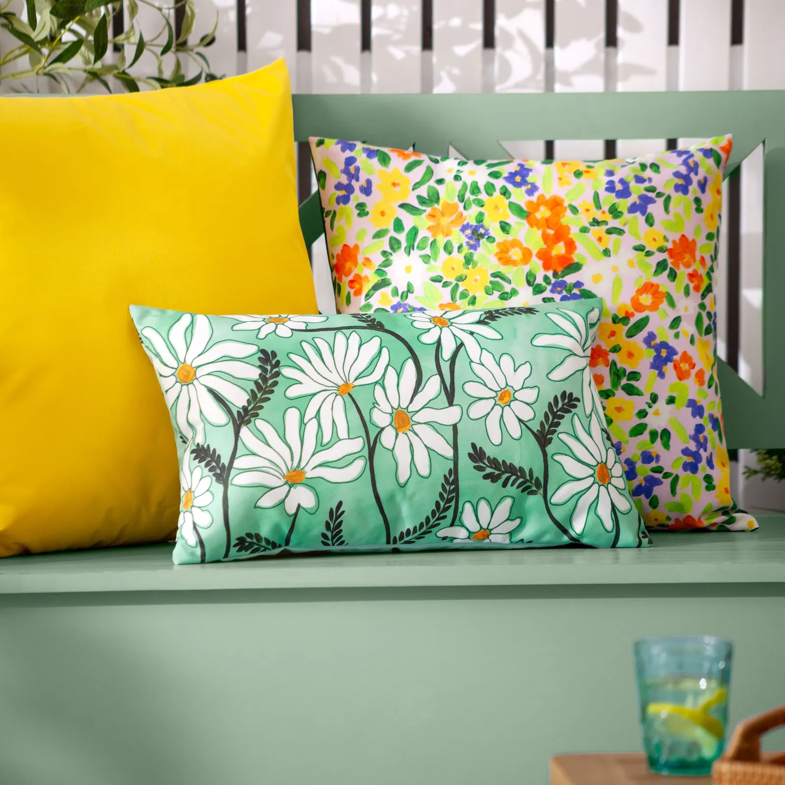 Wylder Confetti Floral Printed Outdoor Cushion 6