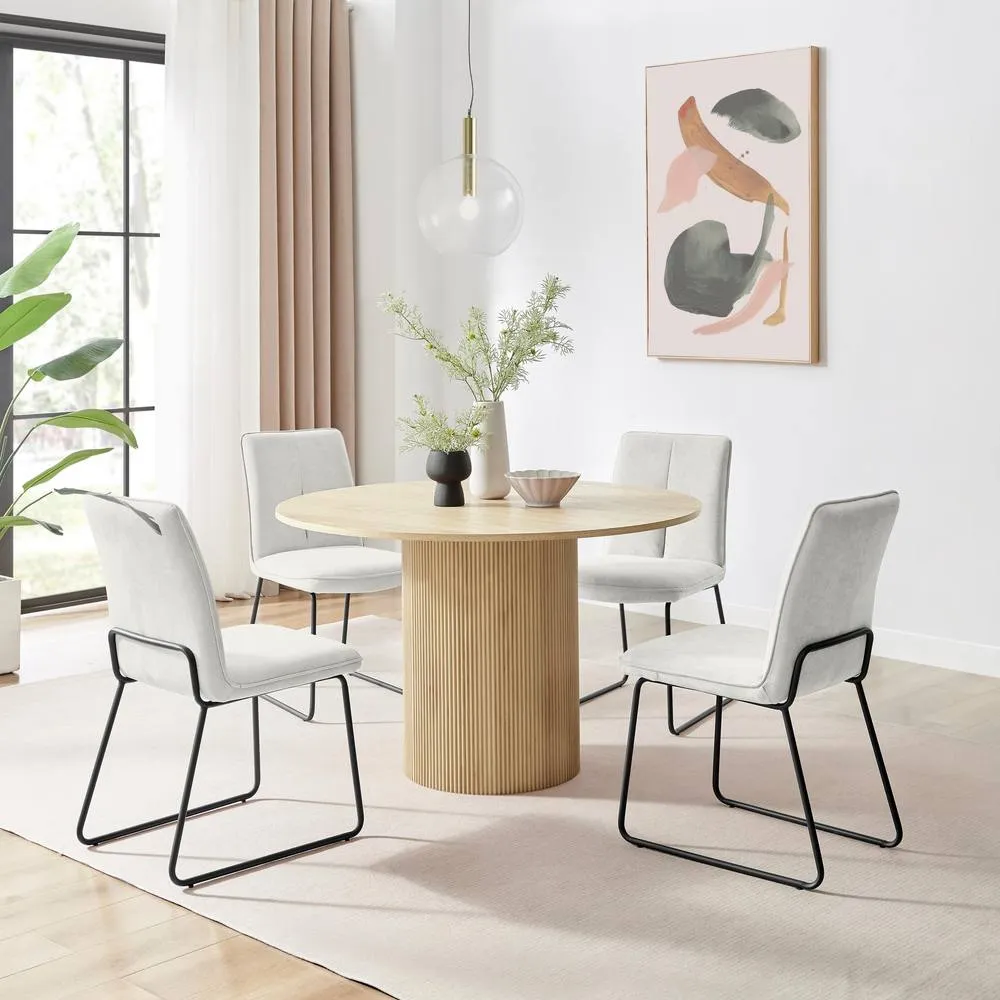 FurnitureboxUK Penrose Oak Effect Round Dining Table & 4 Halleyy Chairs in Cream 1