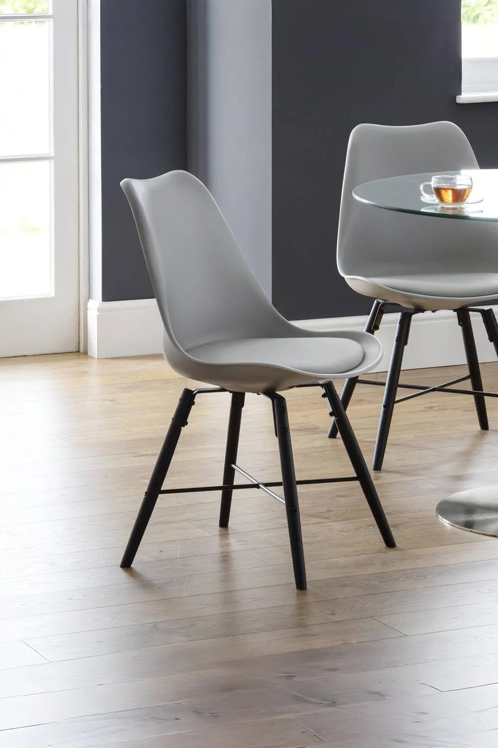 Julian Bowen Kari Plastic Dining Chair (Set of 2) in Grey 1