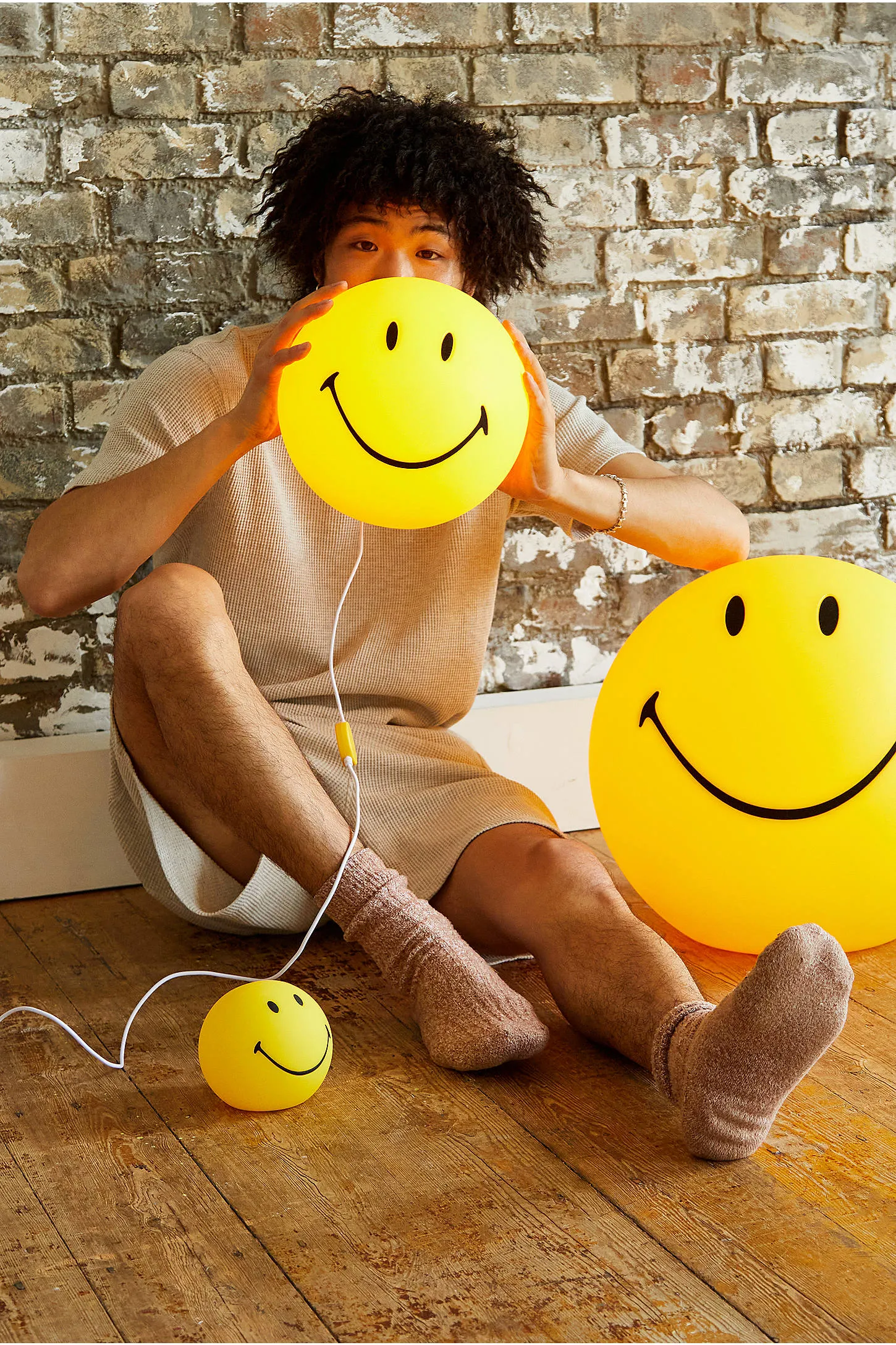 Mr Maria Yellow XL Smiley Novelty Lamp - Yellow 45cm x 40cm 2