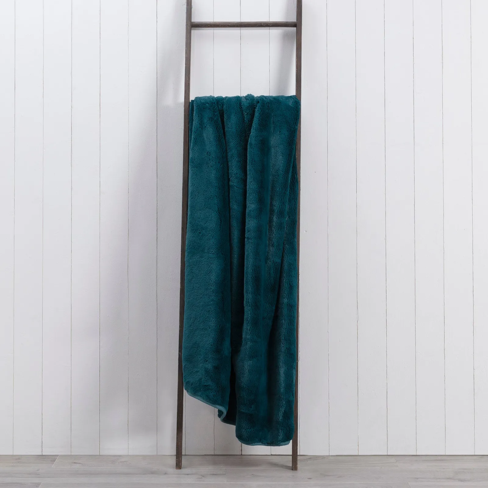 Aspen Plush Faux Fur 130cm x 180cm Throw Green
