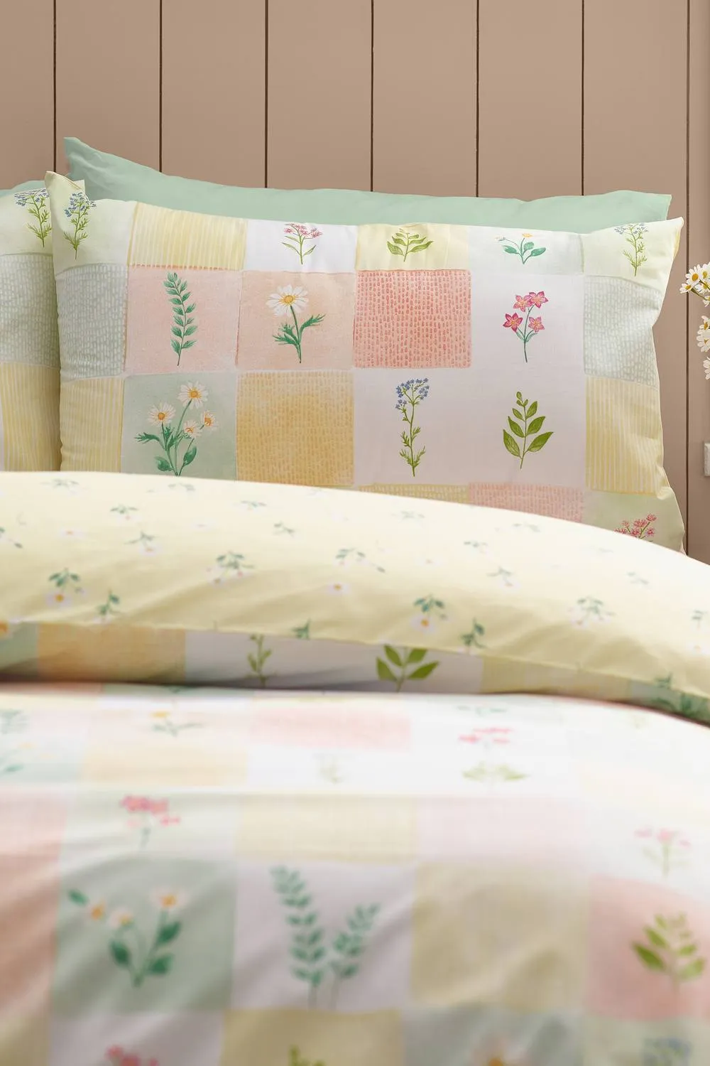 Catherine Lansfield 'Daisy Patchwork' Reversible Duvet Cover Set 3