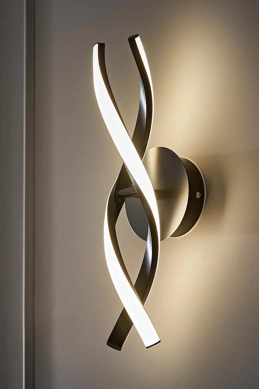 ValueLights Infinity Matte Black Double Twist IP44 Integrated LED Wall Light