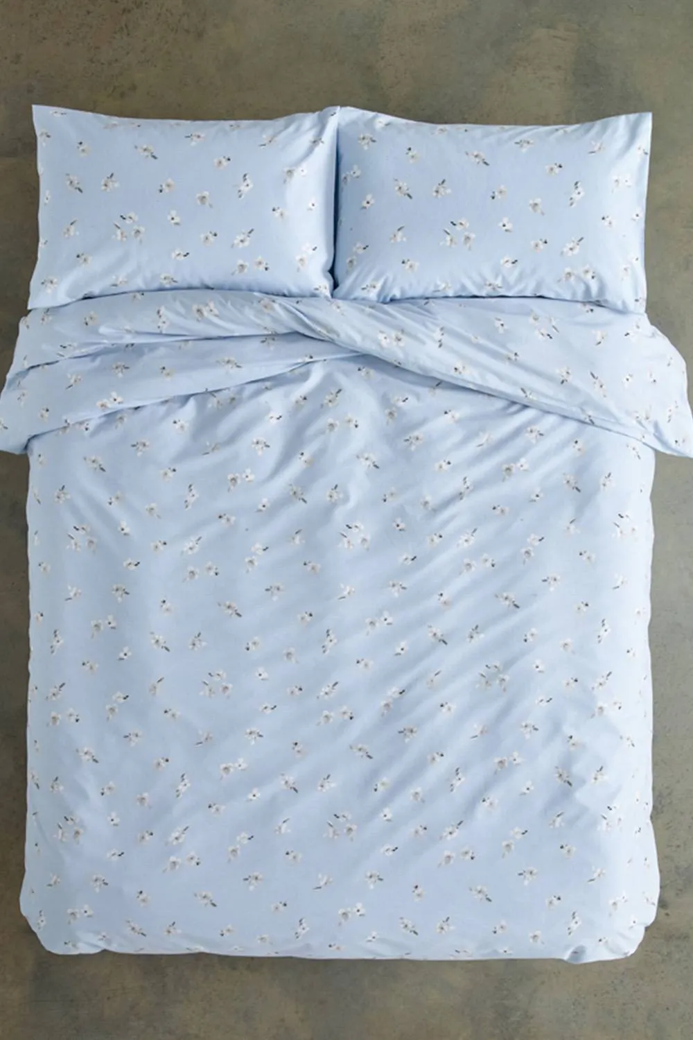 Deyongs Meadow Duvet Set with Printed Design in Blue 4