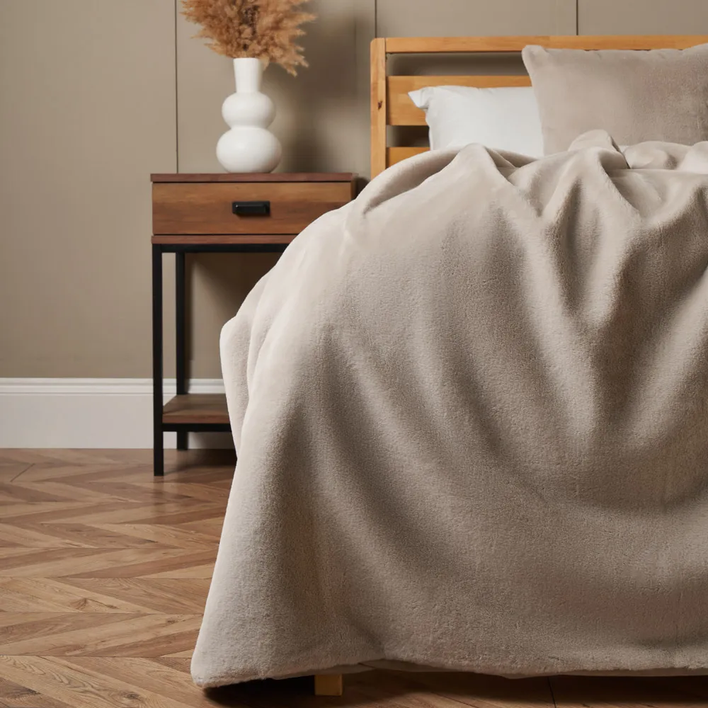 Faux Fur Throw with Velvet Backing, Natural 1