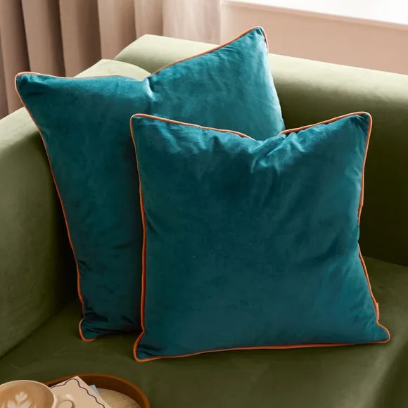 Furn. Square Cushion 5