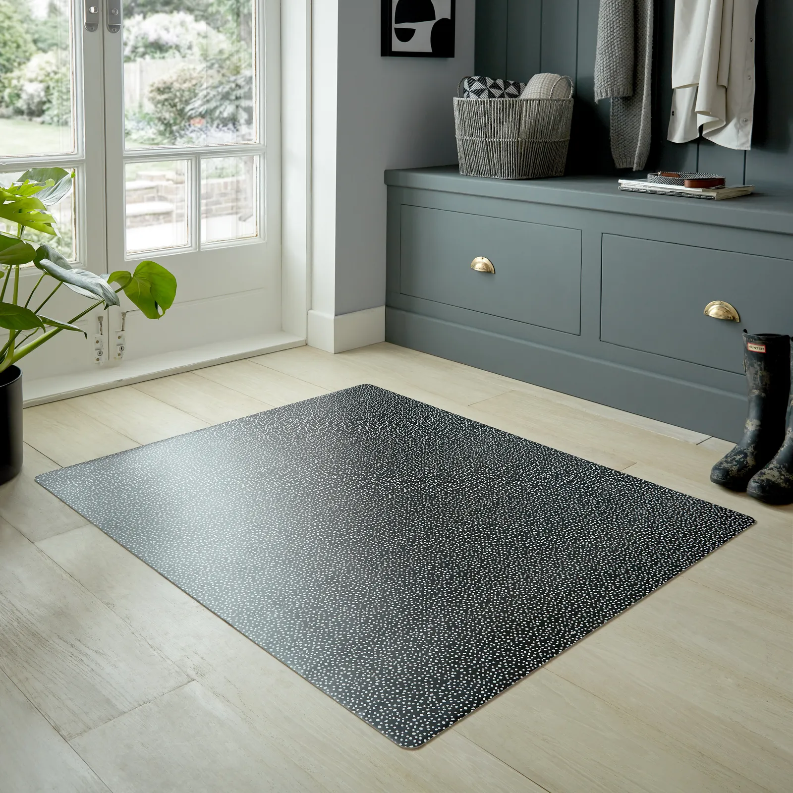 Dotty Vinyl Mat Black and white