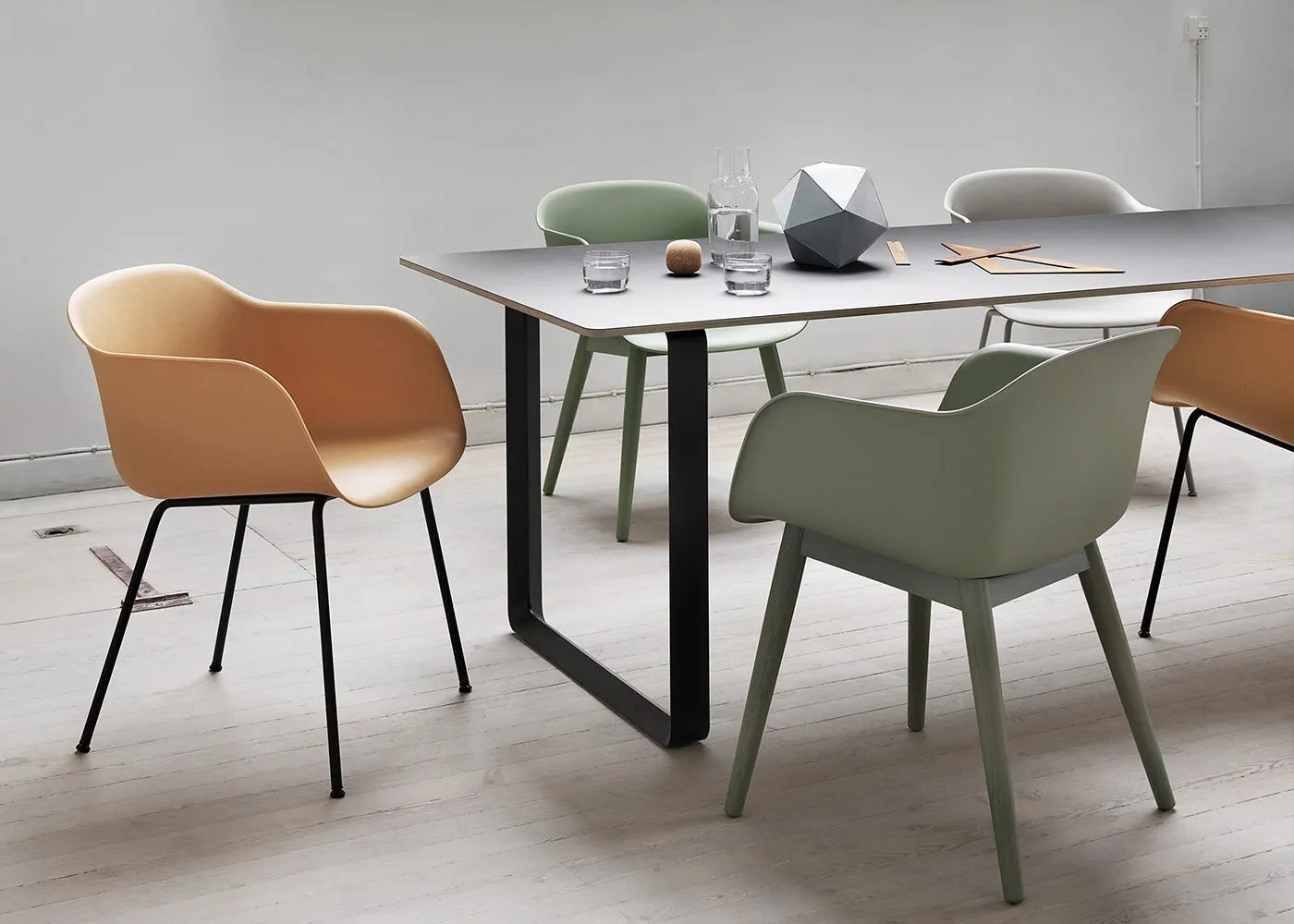 Muuto Fiber Armchair Wood Base Normal Shell Grey/Grey 4