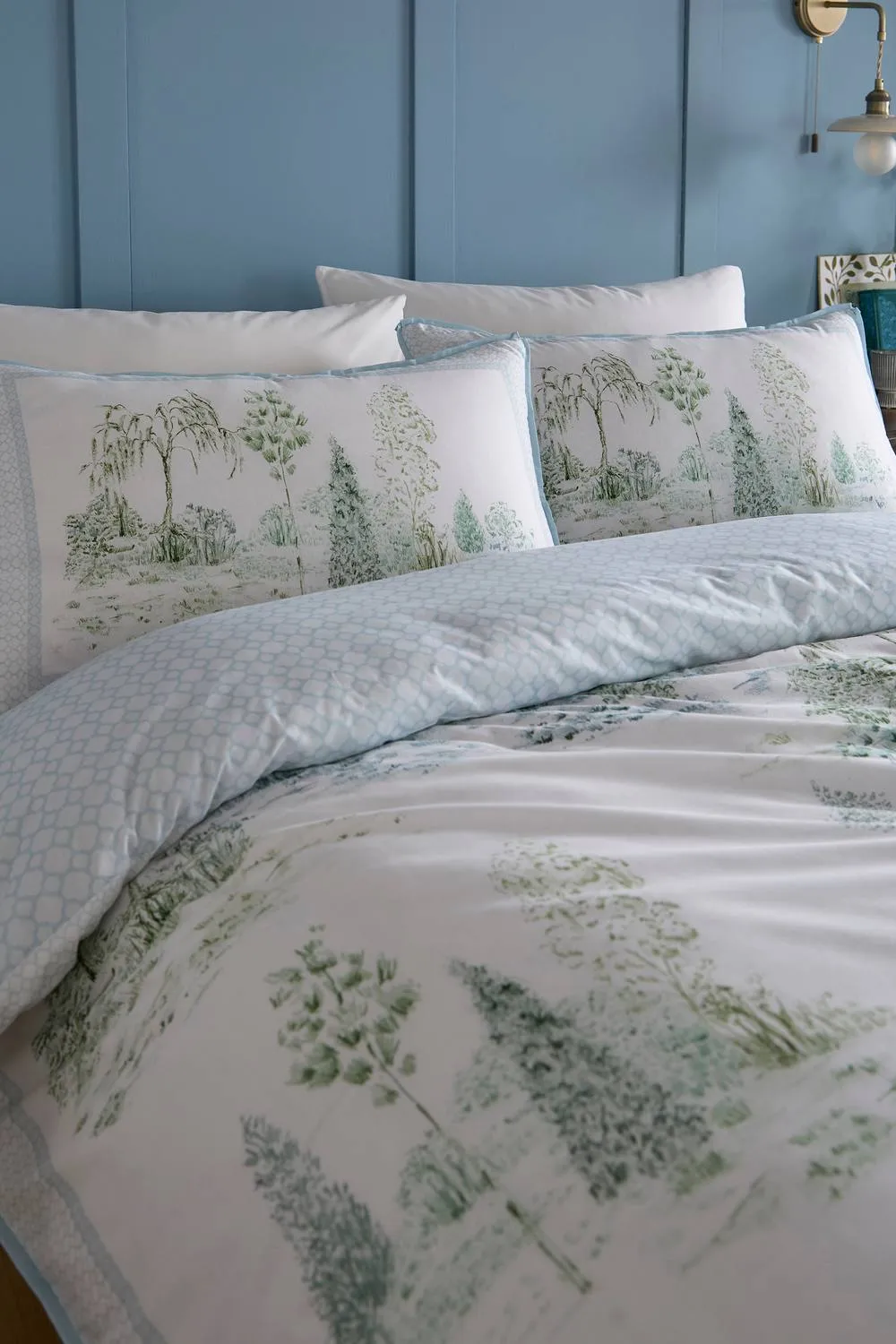 Appletree 'Willow Tree Scene' 100% Cotton Duvet Cover Set in Blue 2