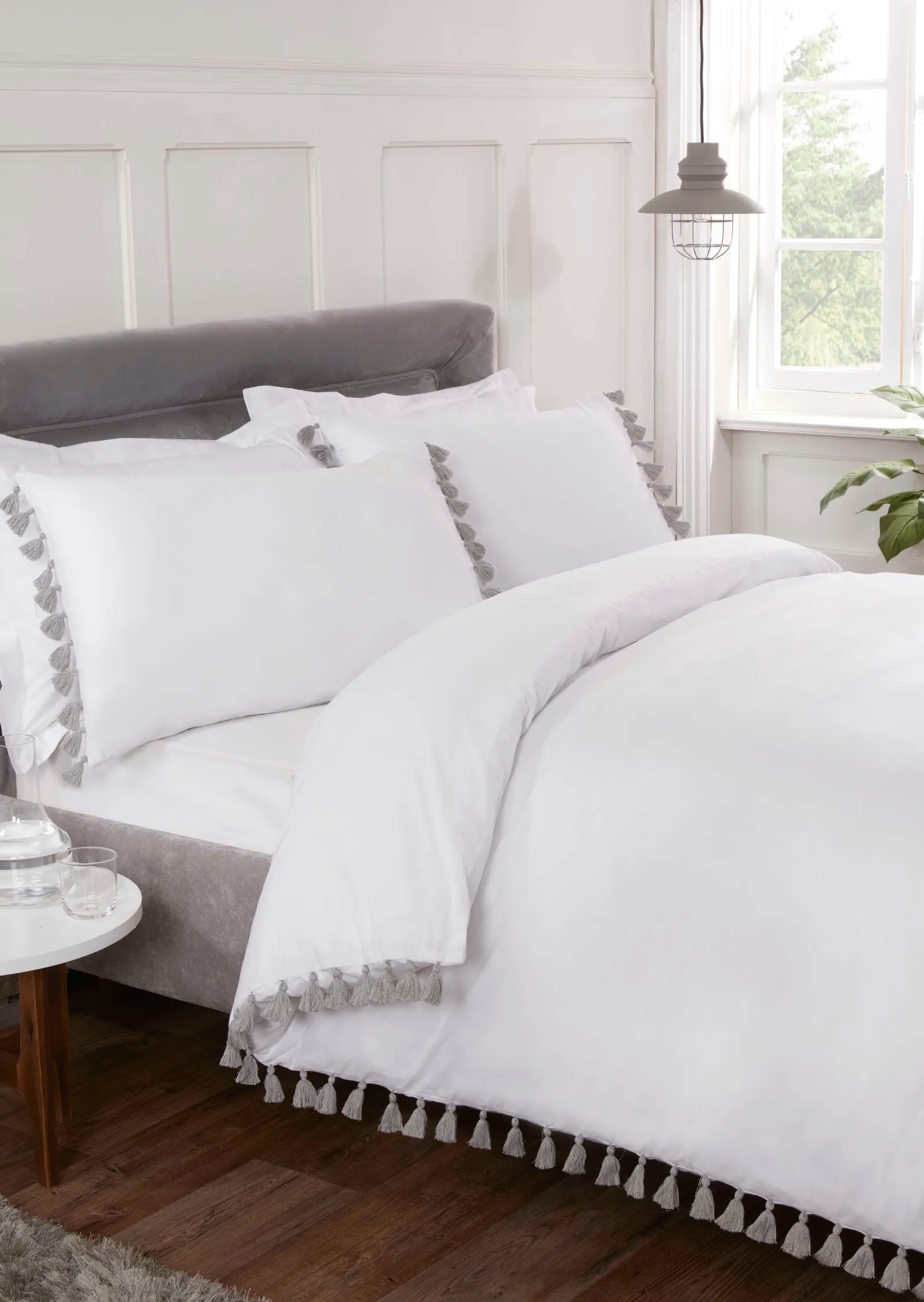 Rapport Home Tassel Polycotton Duvet Cover Set With Pillowcase in White 1