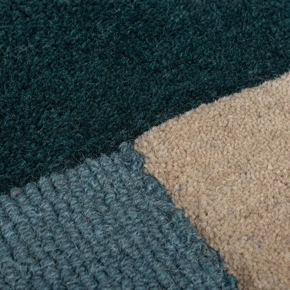 Labyrinth Shaped Wool Rug 2