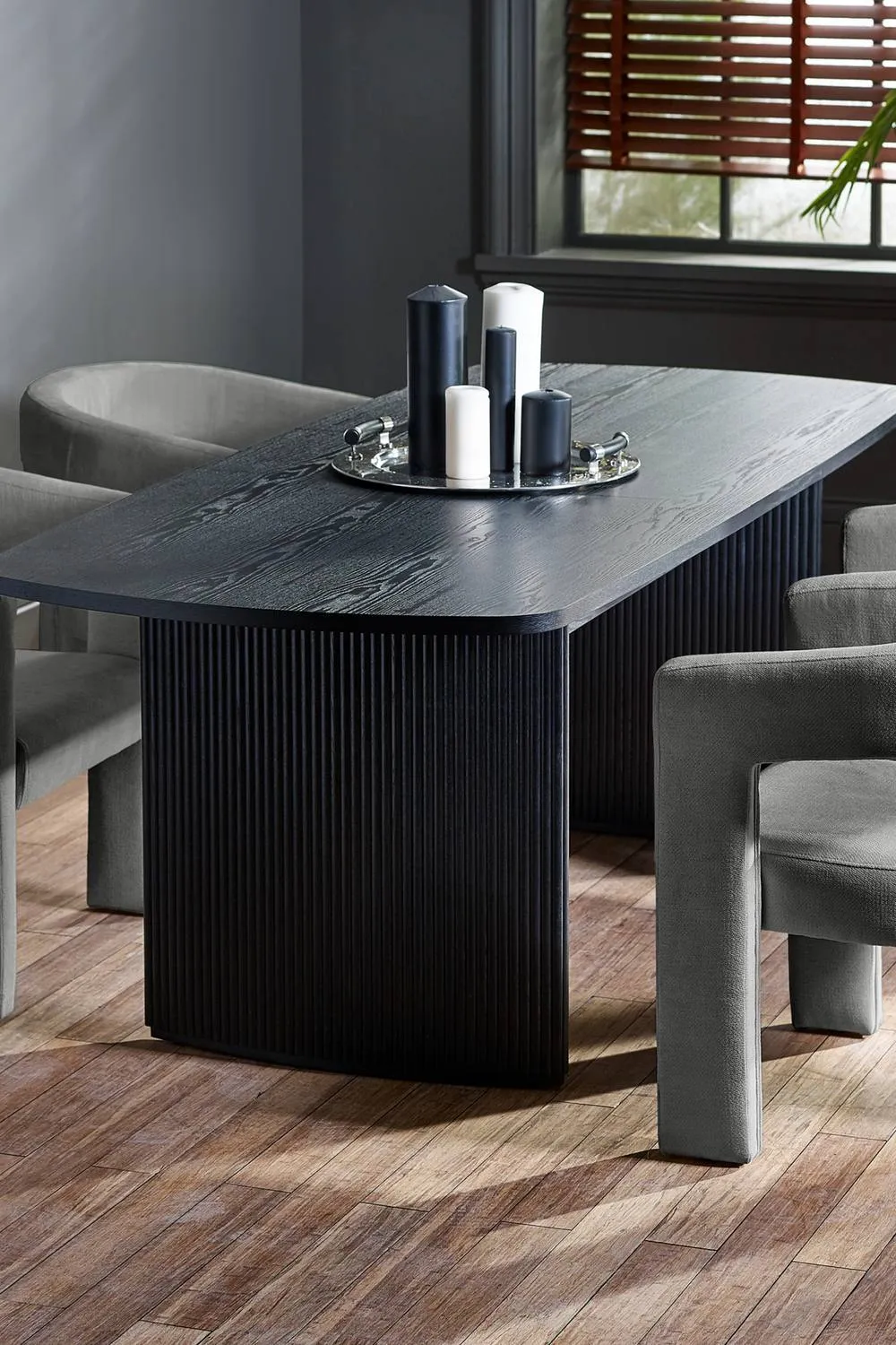 Julian Bowen Louis Fluted Rectangular Extending 4-6 Seater Dining Table in Black