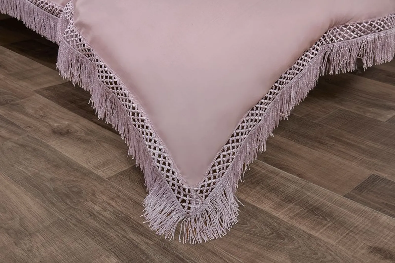 Rapport Home Tia Trellis Tasseled Duvet Cover Set with Pillowcase in Dusty Pink 3