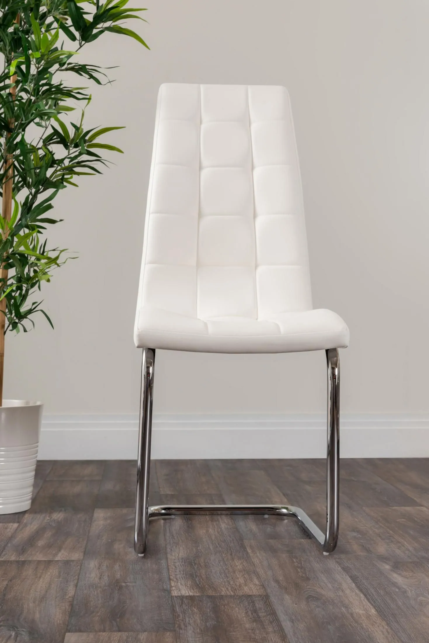 FurnitureboxUK Novara Chrome Metal 100cm Round Glass Dining Table & 4 Murano Dining Chairs in White 6