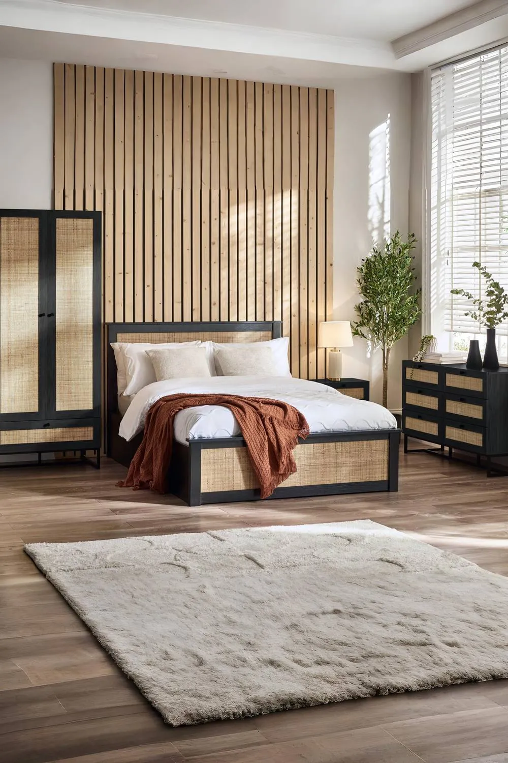 Julian Bowen Padstow Rattan 6 Drawer Wide Chest in Black 2