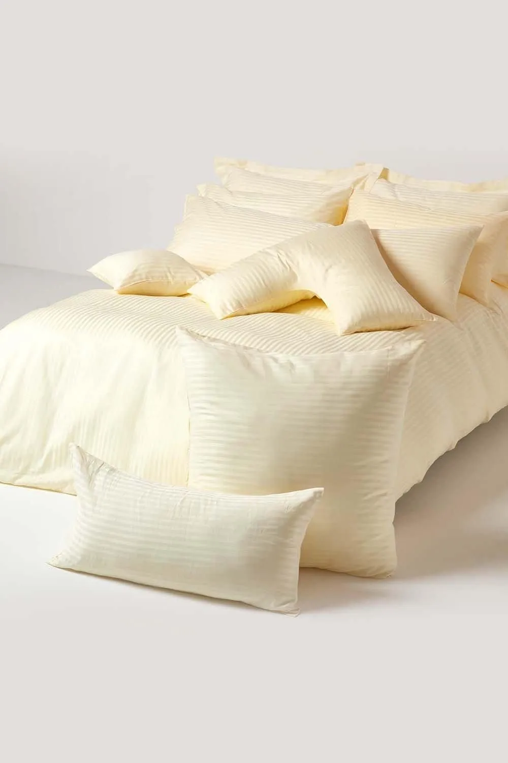 Homescapes Egyptian Cotton Ultrasoft King Size Oxford Pillowcase 330 TC in Bright Yellow 5