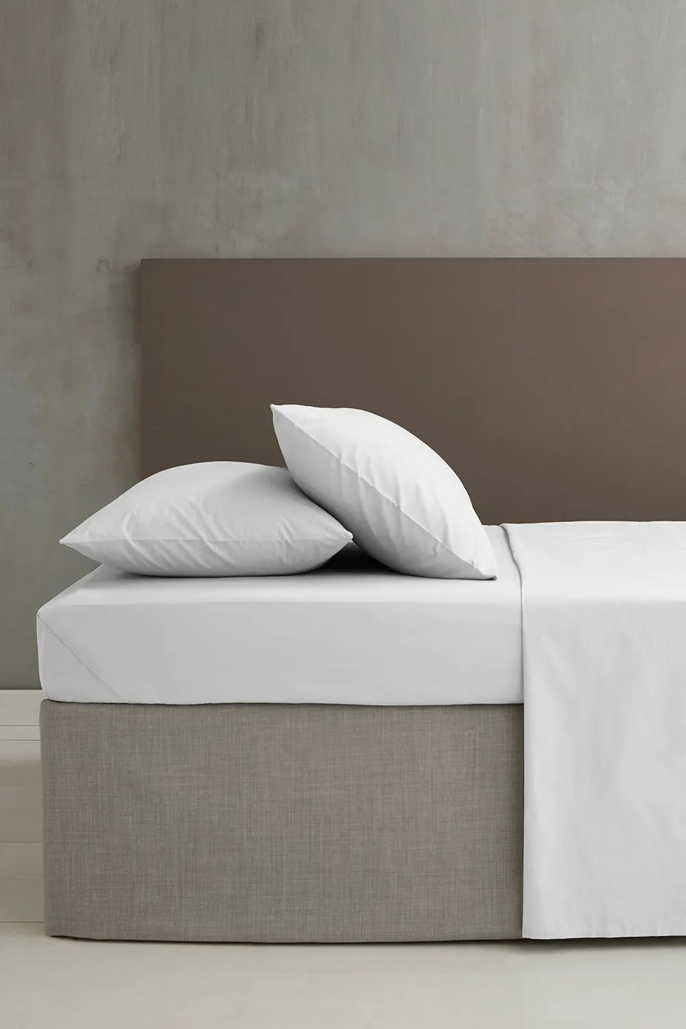 Catherine Lansfield 'Easy Iron Percale' Combed Polycotton 35cm Depth Sheet in White 2