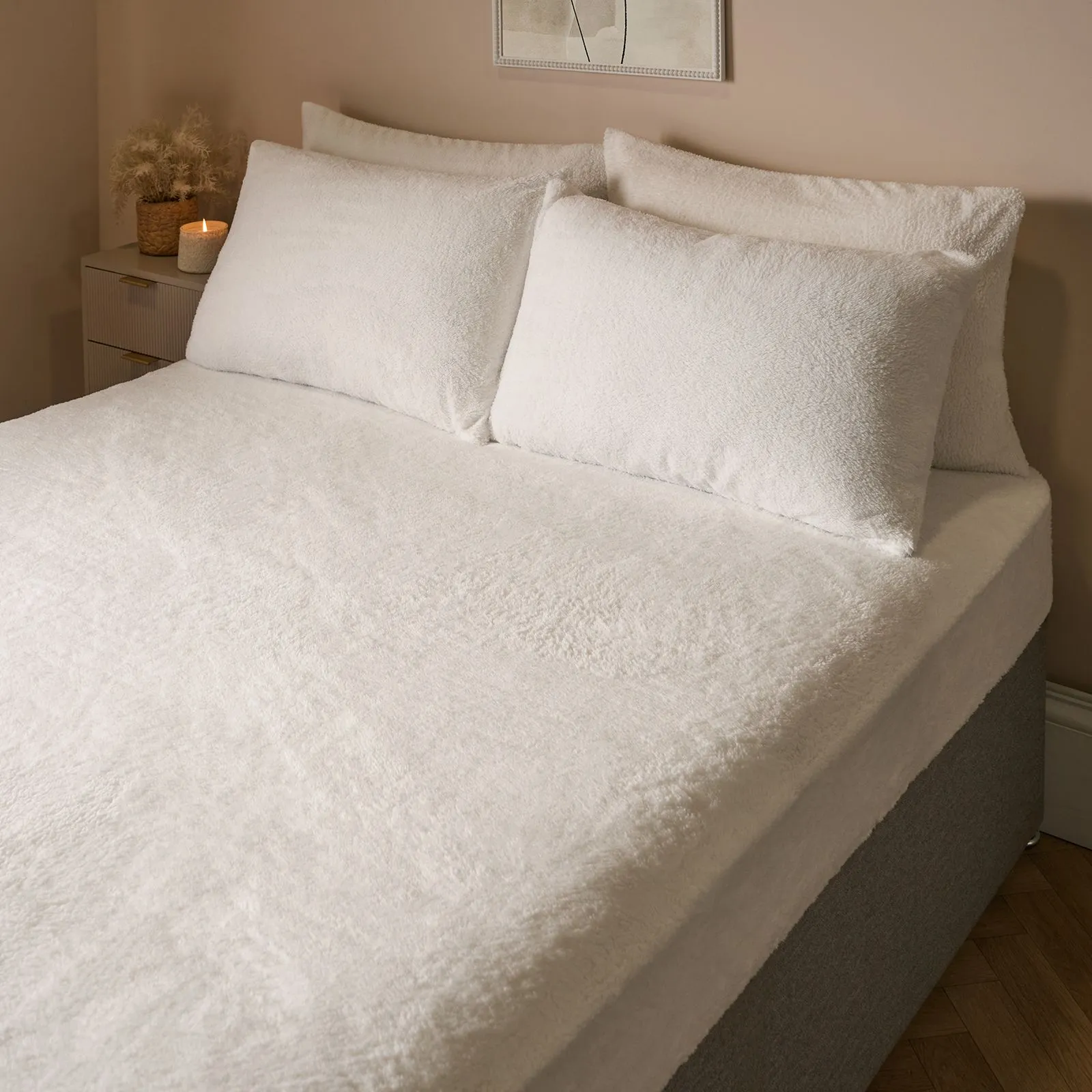 OHS Teddy Fleece Thermal Fitted Bed Sheet in White | Size: Single Fitted