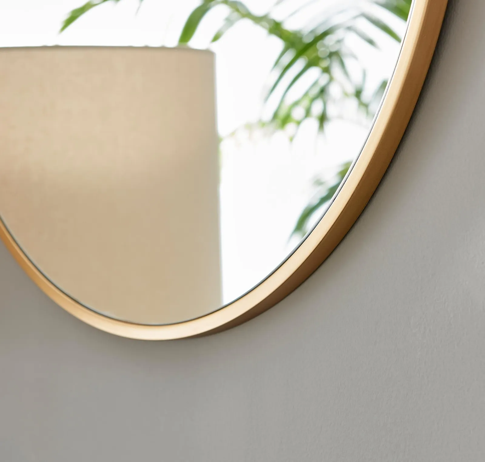FurnitureboxUK Emma 60cm Small Art Deco Metal Frame Round Hallway Bedroom Dining & Living Room Wall Mirror in Gold 3
