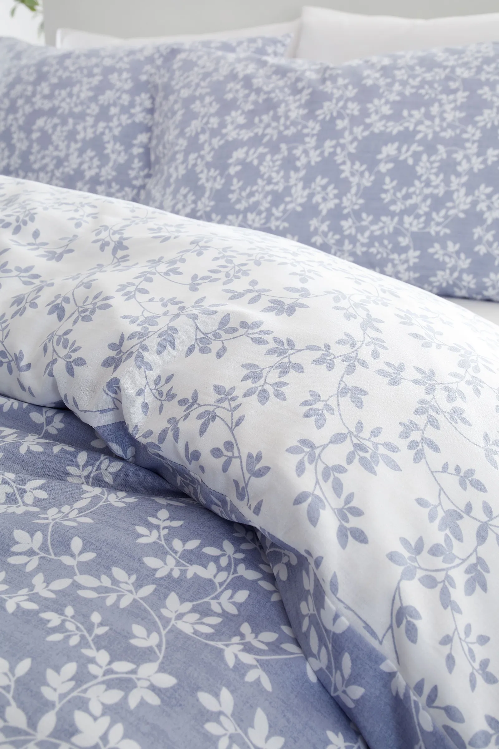 Bianca 'Shadow Leaves' 200TC Cotton Duvet Cover Set in Blue 4