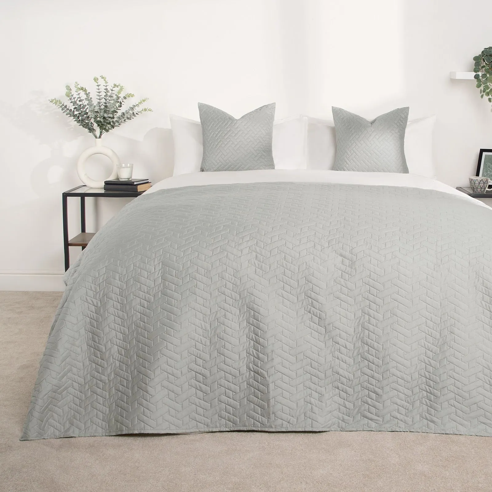 OHS Geo Pinsonic Throw Blanket Quilted Bedspread in Silver