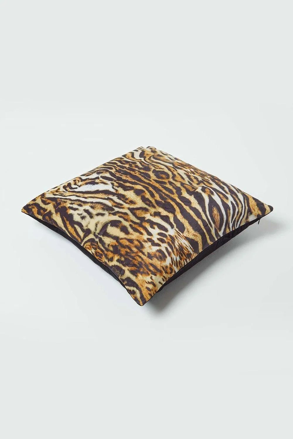 Homescapes Tiger Print Velvet Cushion 46 x 46 cm in Gold 5