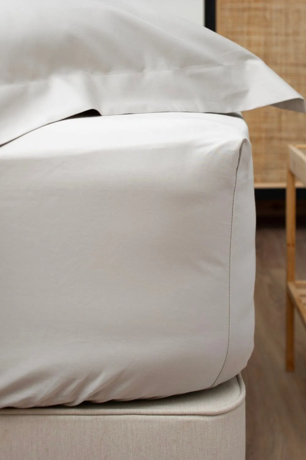 The Lyndon Company 400 Thread Count Sateen Housewife Pillowcase in White 2