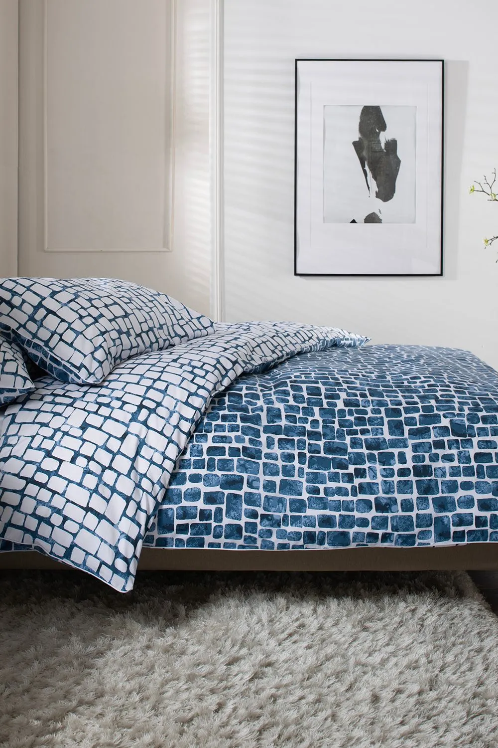 The Lyndon Company Tulle Extrasoft 100% Cotton Breathable Duvet Cover Set in Navy 4