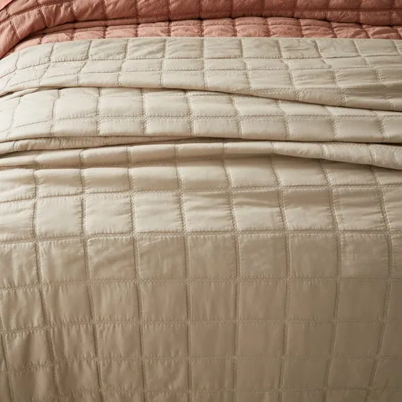 Evana Stitch Quilted Bedspread 2