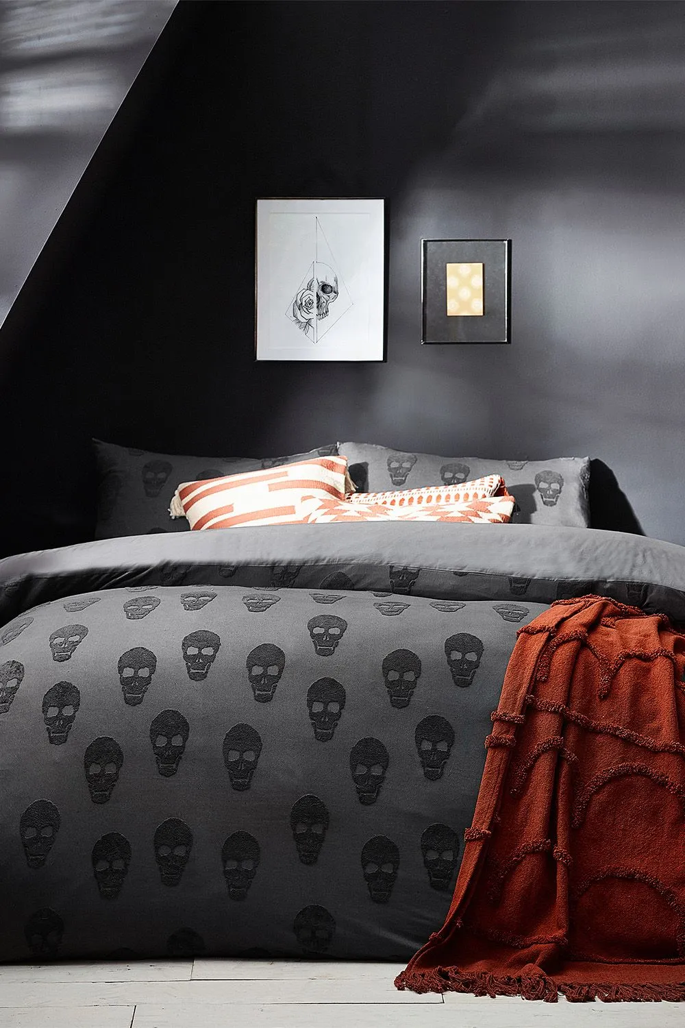 The Linen Yard Skulls Tufted 100% Cotton Duvet Cover Set in Charcoal