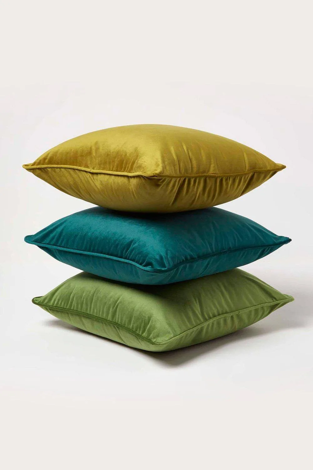 Homescapes Filled Velvet Cushion with Piped Edge 46 x 46 cm in Olive 6