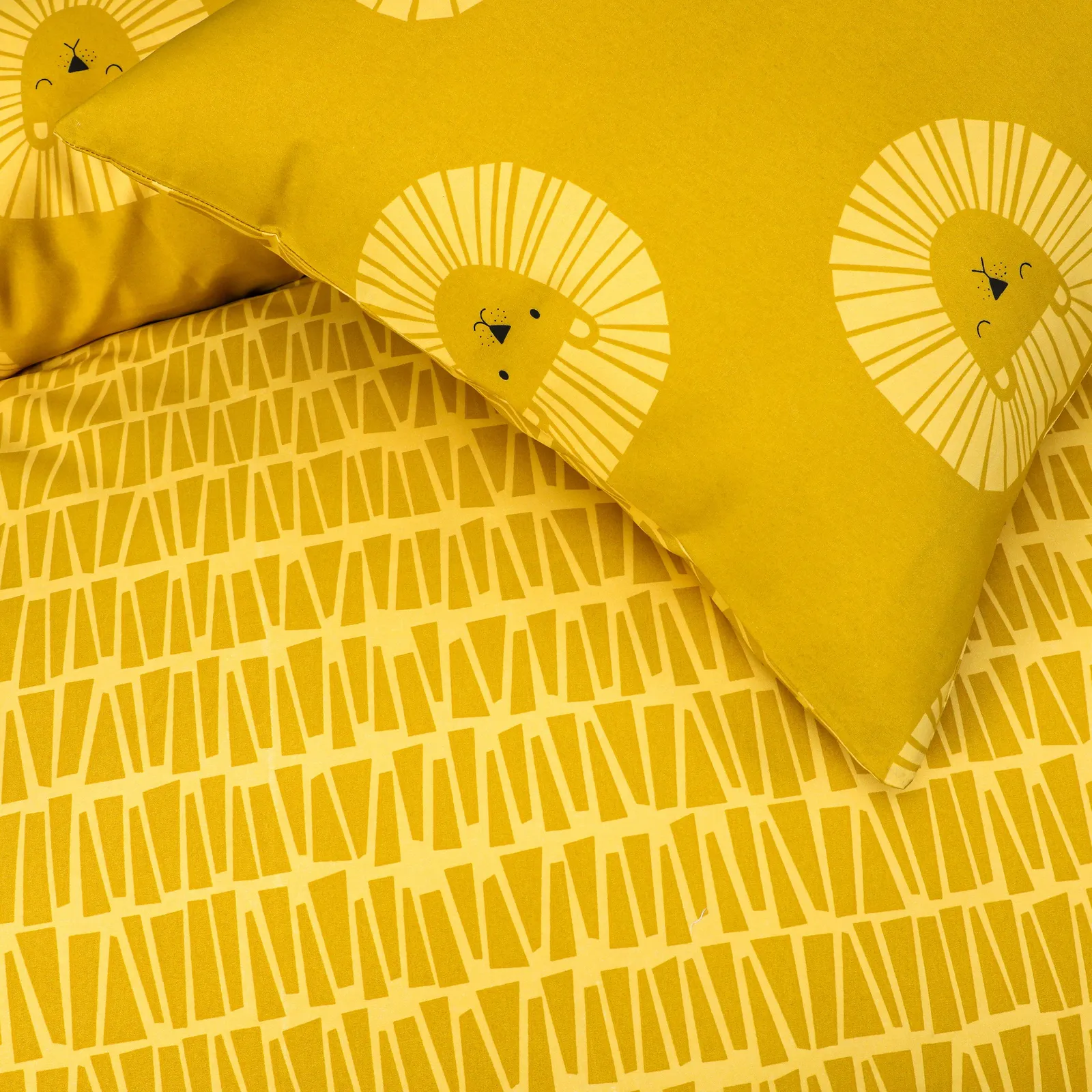 Smart Living Luxury Super Soft Lion Reversible Duvet Set & Pillowcases in Gold 6
