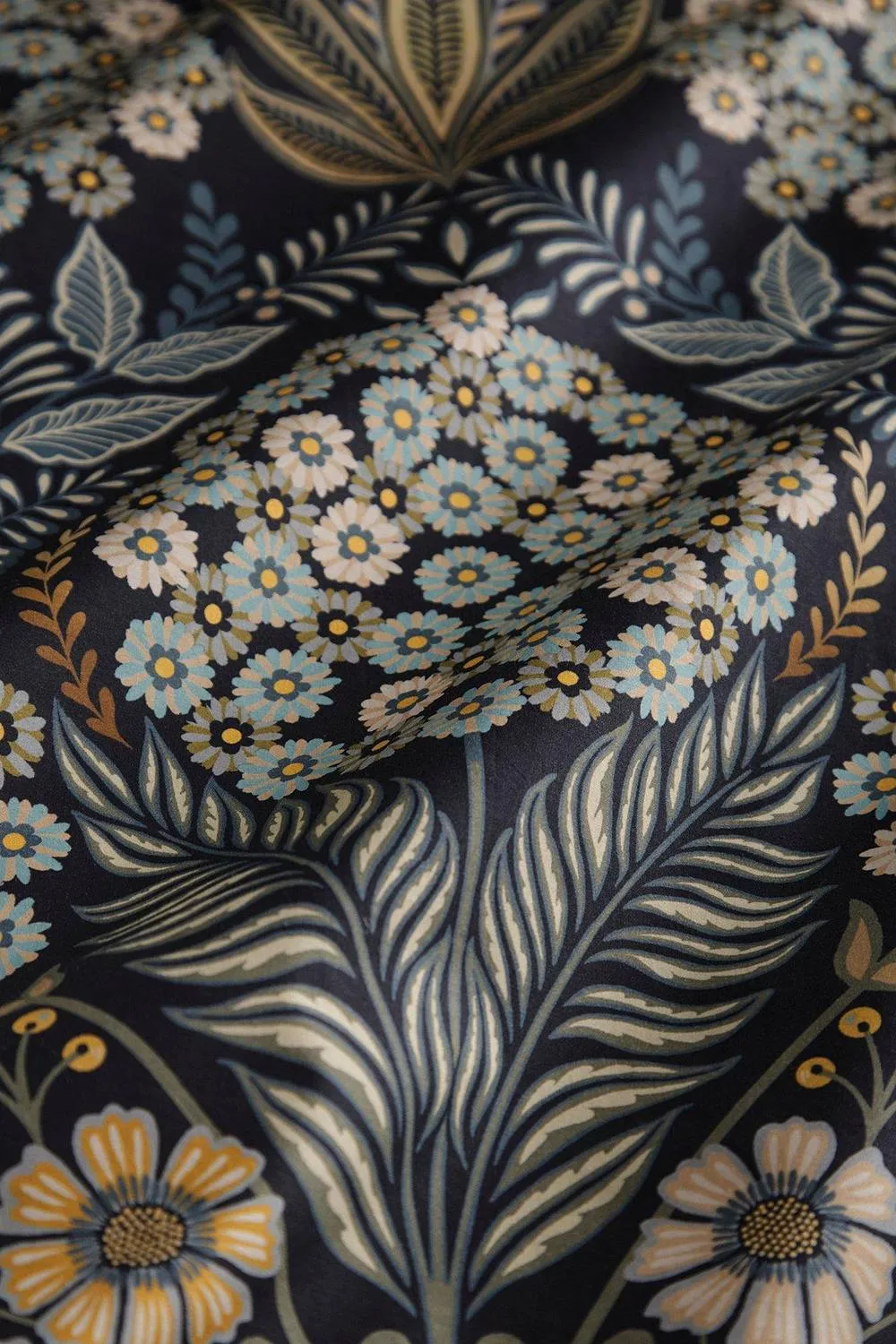 Appletree 'Evelina' Geometric Floral Duvet Cover Set in Navy 3