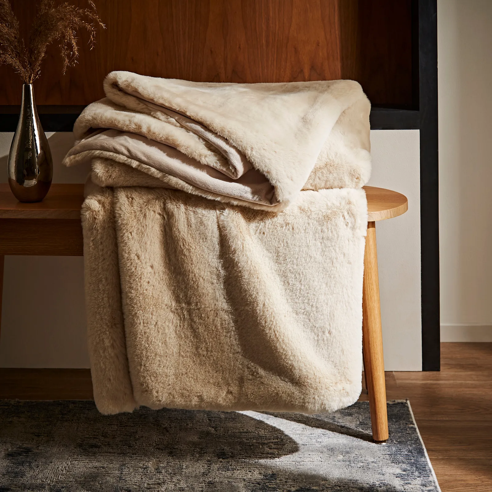 Silk Soft Faux Fur 200x200cm Throw White Sand