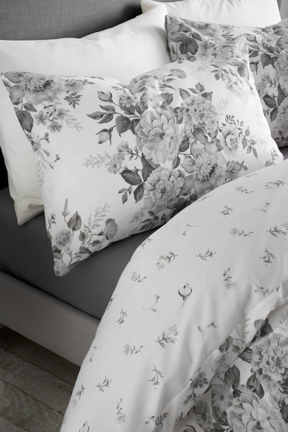Catherine Lansfield 'Elinda Floral' Reversible Duvet Cover Set in White 3