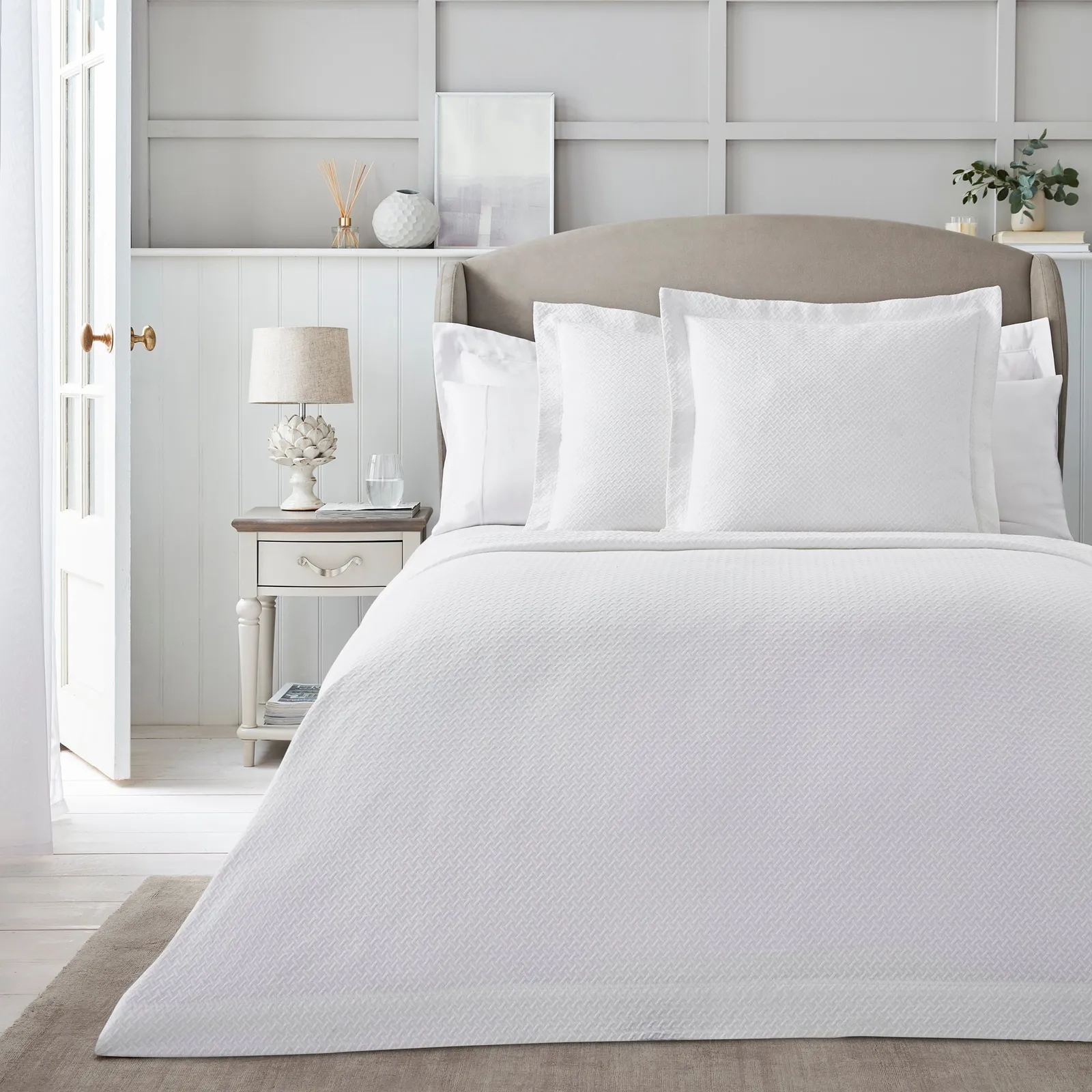 Dorma Purity Cardinham 100% Cotton White Throw White