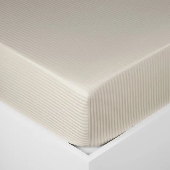 Hotel Cotton Stripe 400 Thread Count Grip Fitted Sheet 2