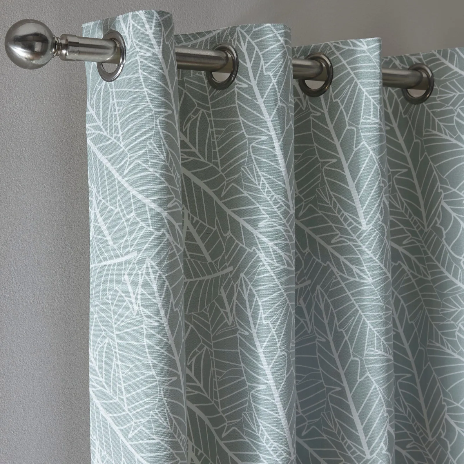 Portfolio Home Madison Botanical Leaves Fully Lined Eyelet Curtain Set in Green 2