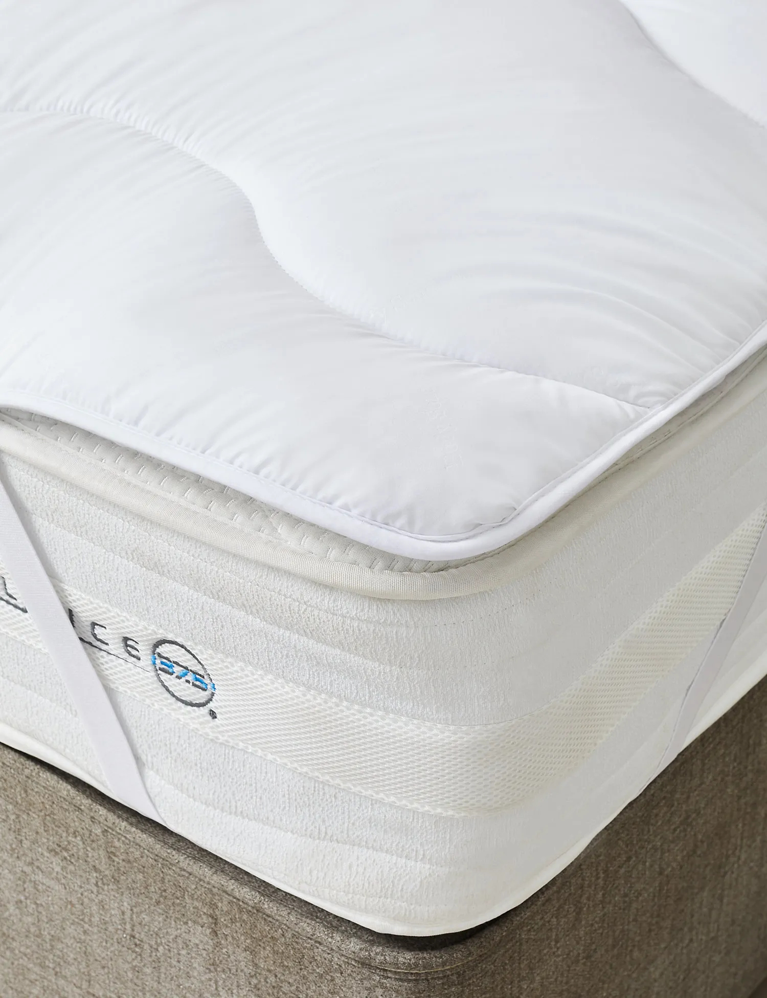 Body Sensor™ Body Temperature Control Mattress Topper White