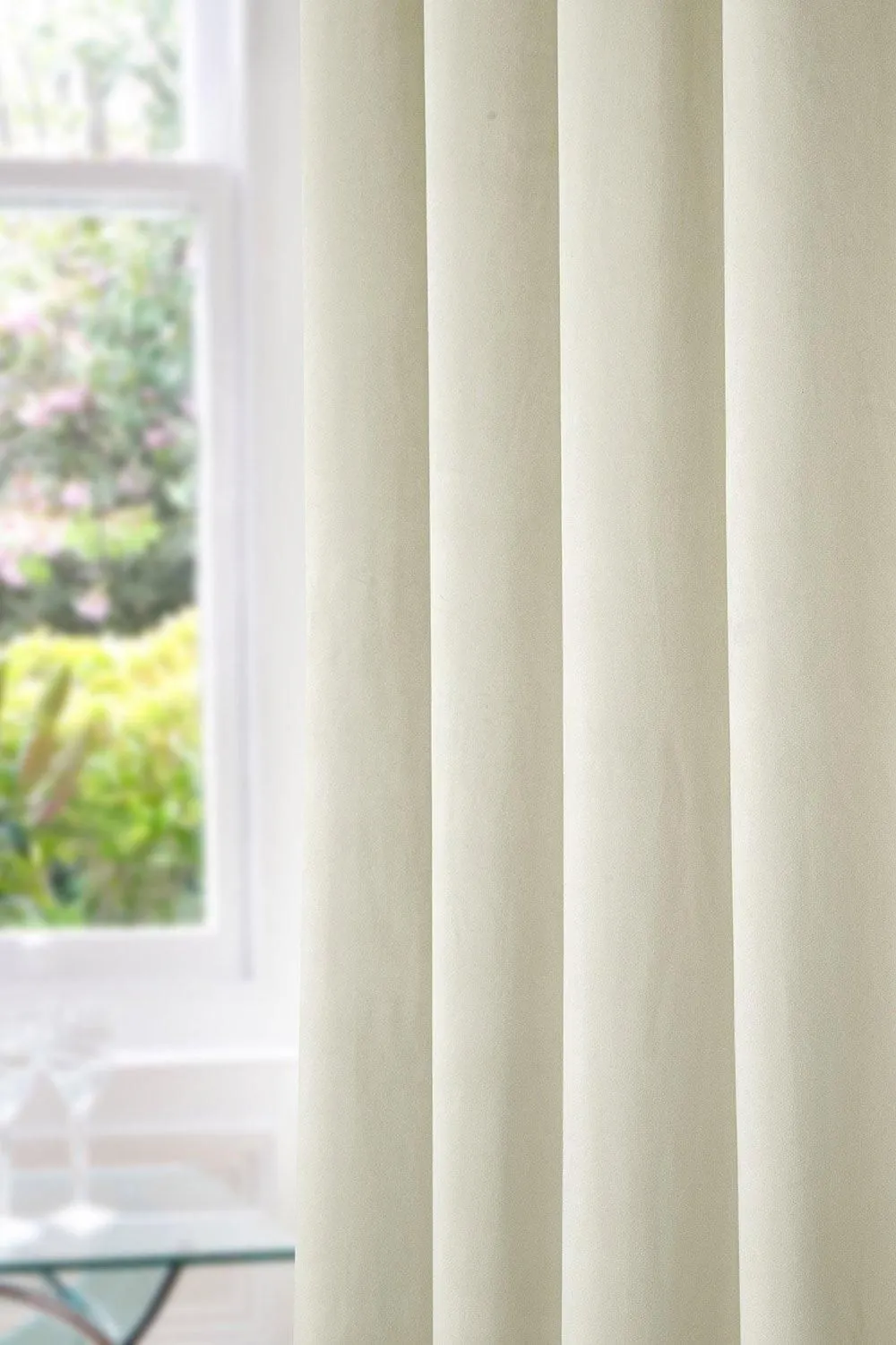 Homescapes Thermal 100% Blackout Velvet Curtains in Cream 2