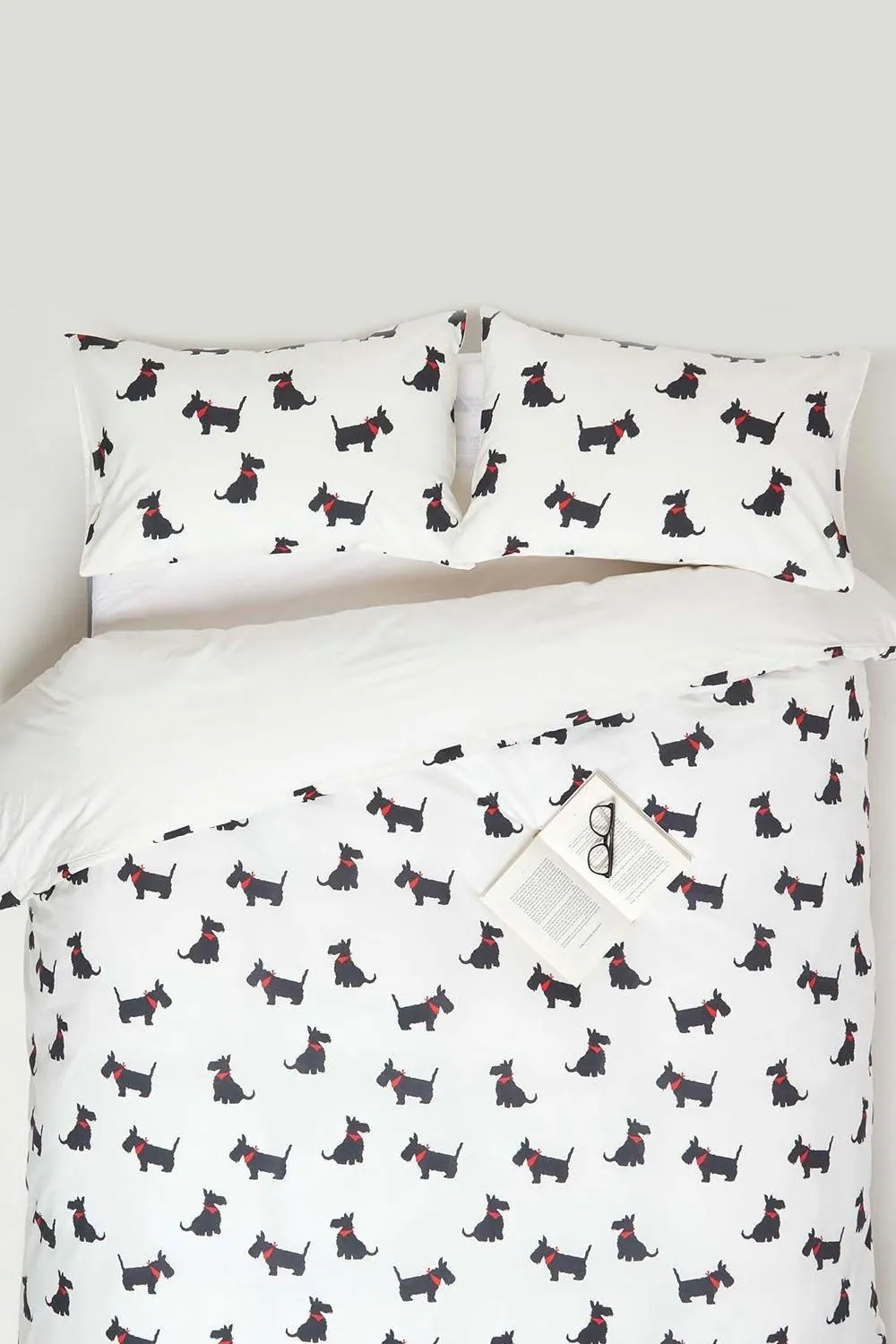 Homescapes Scottie Dog Digitally Printed Cotton Duvet Cover Set in White
