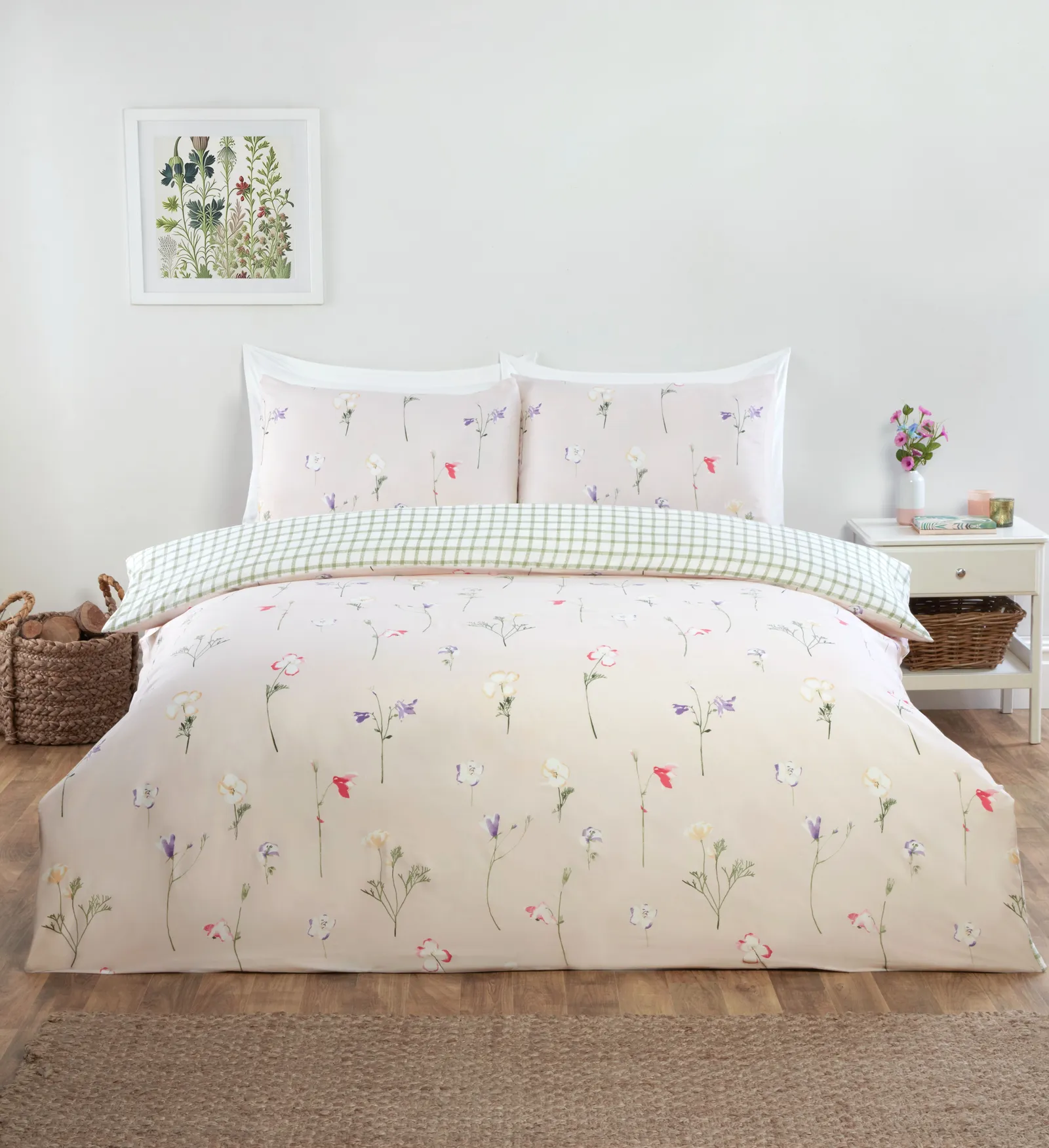 Rapport Home Niamh Floral Microfibre Complete Duvet Cover Set With Pillowcase in Pink 3