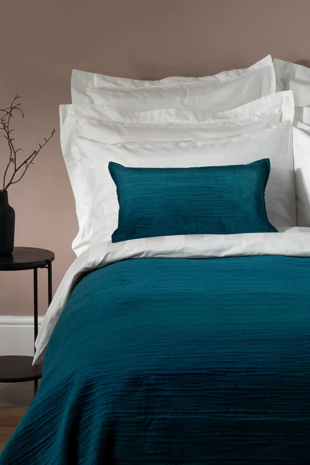 Soak&Sleep Textured Cotton Velvet Bedspread in Teal