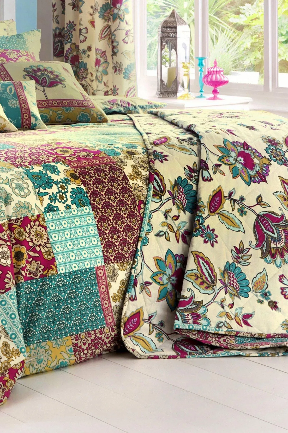 Dreams & Drapes 'Marinelli' Hand Drawn Floral Print Quilted Bedspread in Teal 5